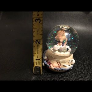 Peanuts Snoopy and Linus Mini Snowglobe